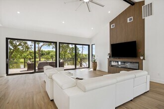 Building Photo - 407 Brook Hollow Dr