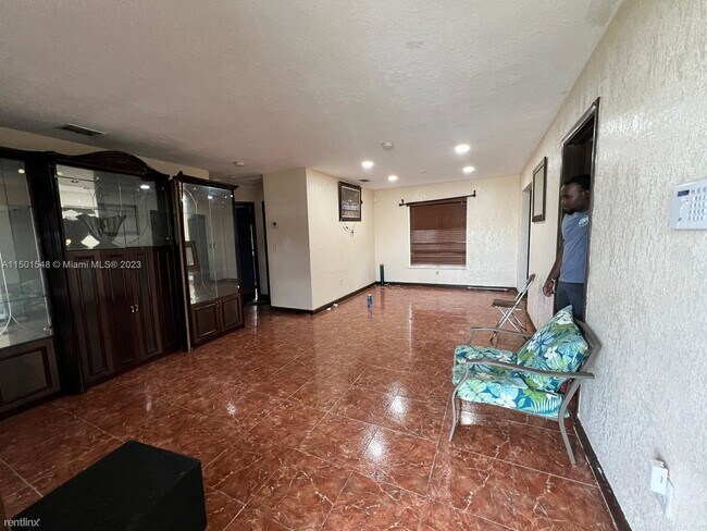 Building Photo - 3 br, 2 bath House - 15310 NW 32nd Ave # 0