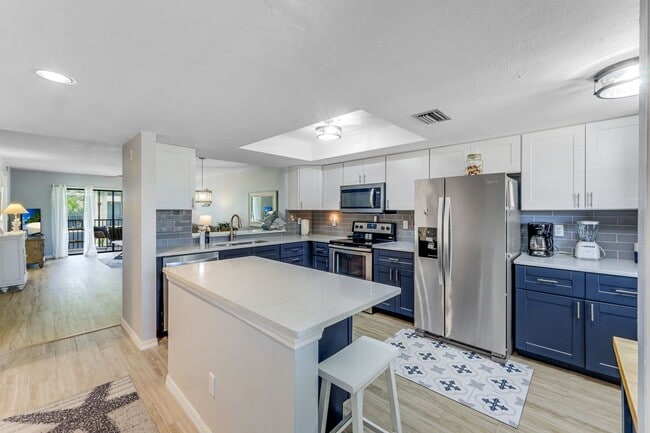 Building Photo - 12601 Kelly Sands Way
