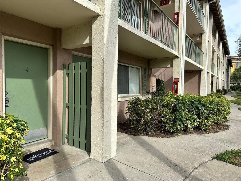 Primary Photo - 121 Oyster Bay Cir