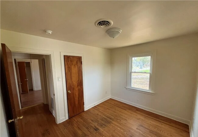 Foto del edificio - 3 Bedroom / North Avenue, 23222