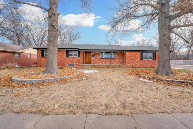 Building Photo - 1302 N Murray St