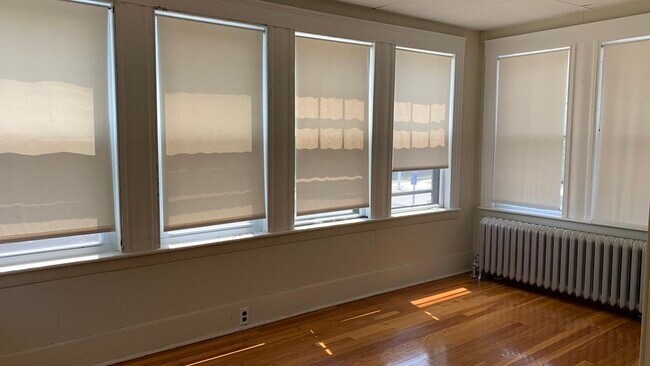 Foto del edificio - 529 Pleasant St