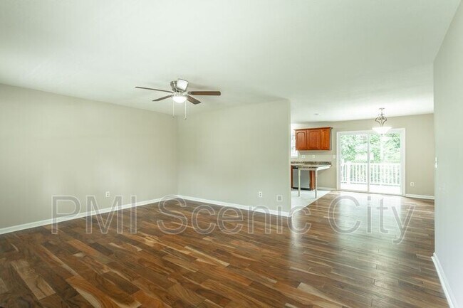 Building Photo - 8621 Glenaire Dr
