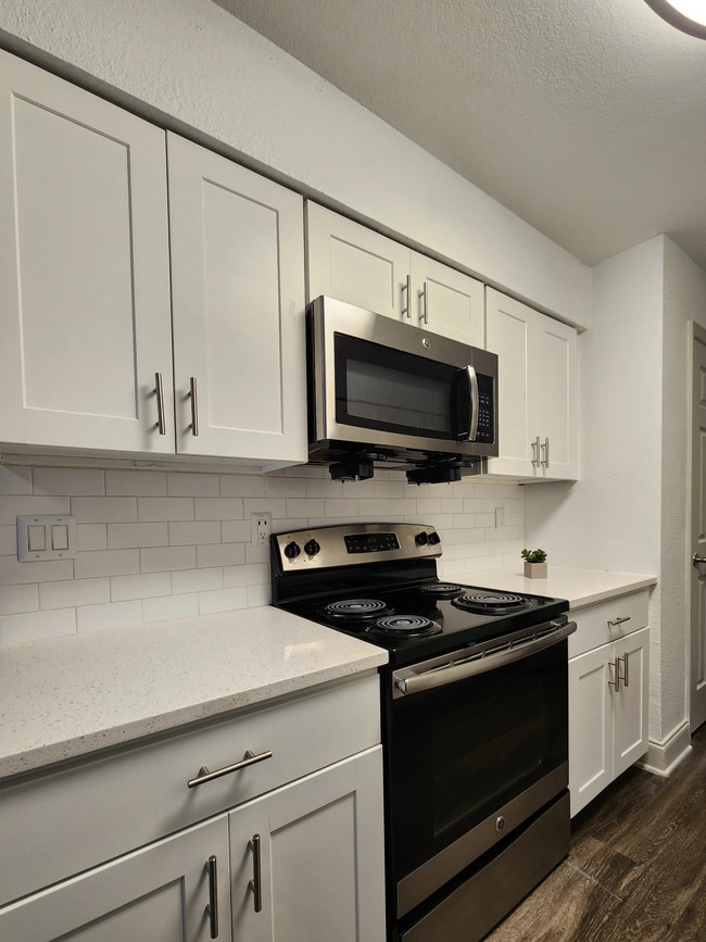 Sun Bay Kitchen (3).jpg - Sun Bay Palms at South Tampa