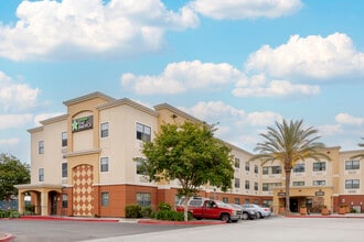 Building Photo - Furnished Studio-Orange County - Huntington Beach