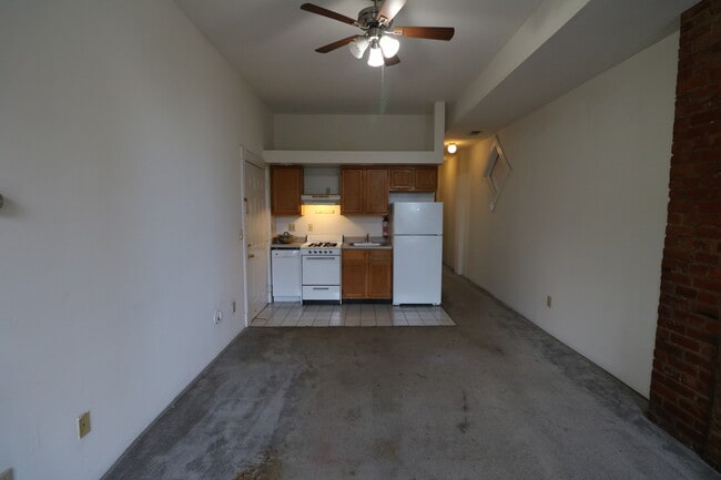 Building Photo - 115 Calhoun St