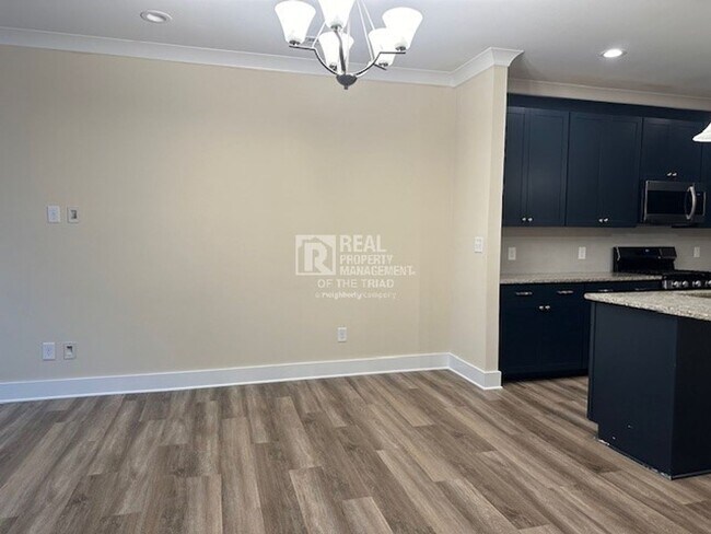 Foto del edificio - Amazing End Unit Townhome in Welden Villag...