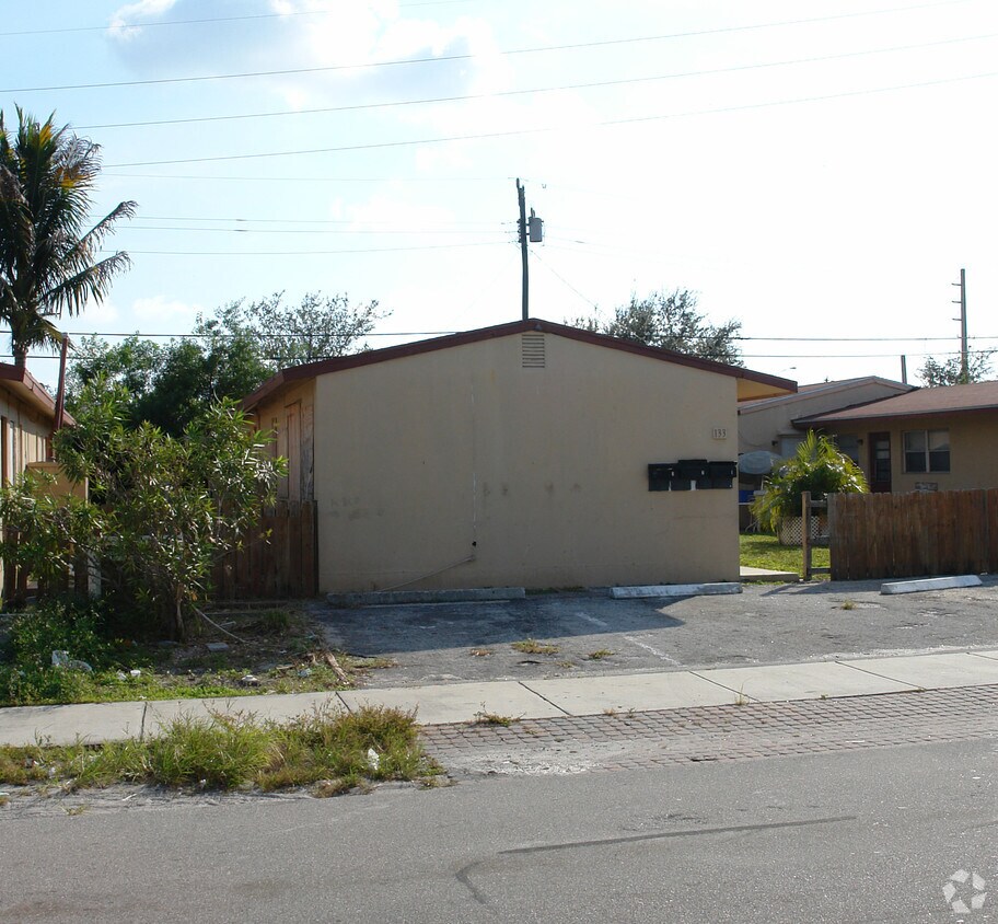 Foto del edificio - 133-137 SW 5th Ct