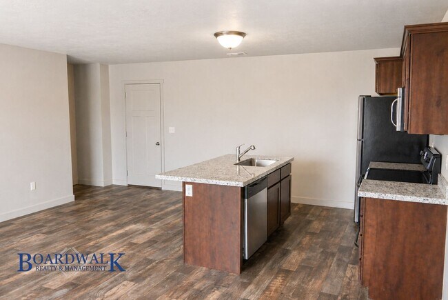 Foto del edificio - Large Herriman 3 Bed 2 Bath Town Home!