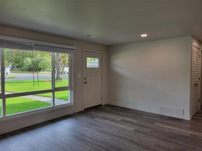 Building Photo - REMODELED CORNER LOT IN RENTON