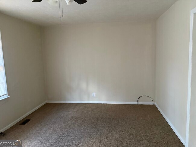 Foto del edificio - 1379 Wills Pl