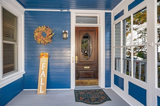 Main entrance w/ glass foyer. - 12 Cabot St