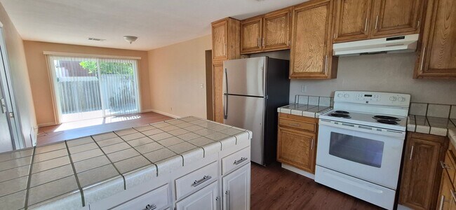 Foto del edificio - Beautifully maintained, Suisun City 3-bedroom, 2-bath home showcasing true pride of ownership! - ...