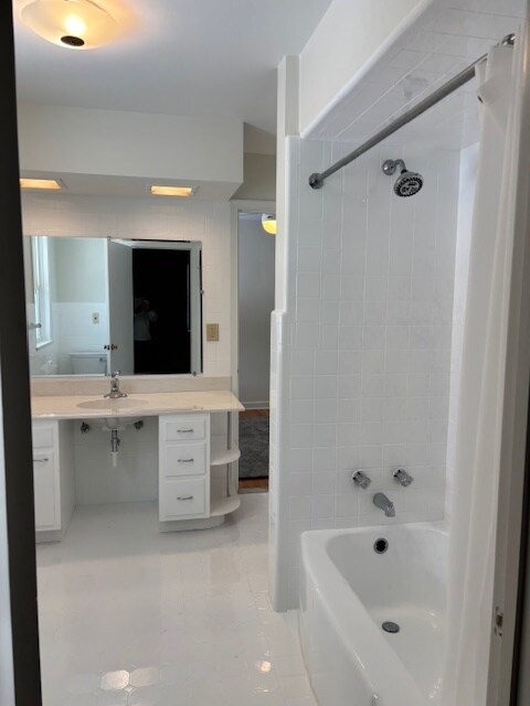Full bath 2 - 4096 W Tilghman St