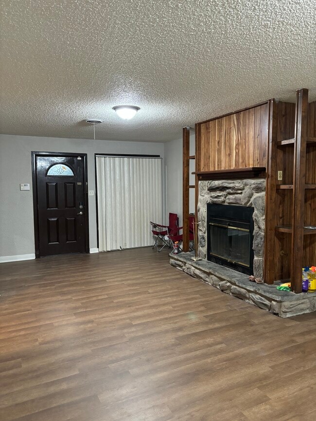 Living room - 909 S Milam St