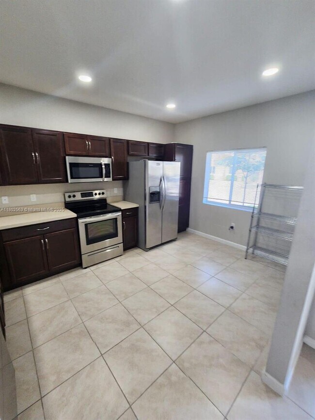 Foto del edificio - 2810 NW 181st St