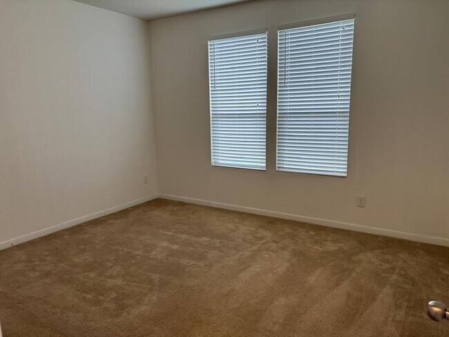 Foto del edificio - 2711 Skyview Long Dr