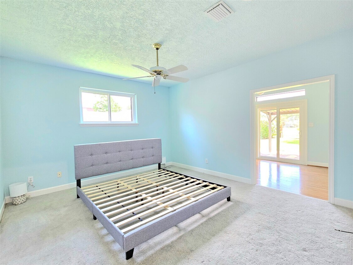 Primary Photo - 20402 Sunny Shores Dr