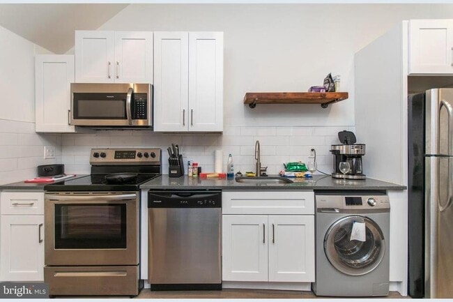 Photo - 2817 W Girard Ave Apartment