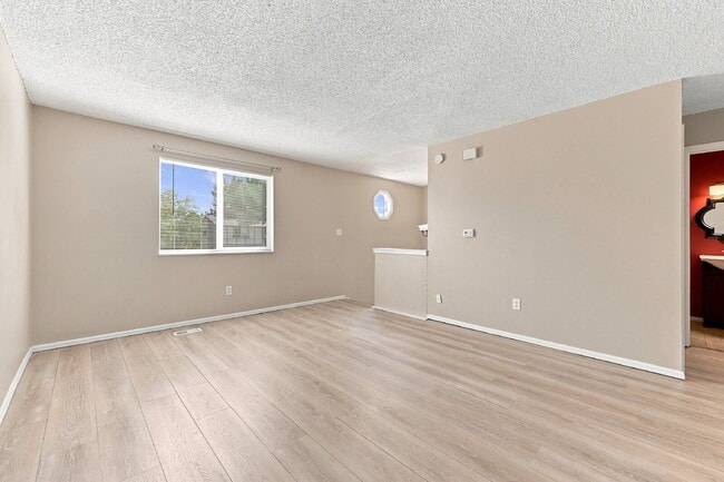 Building Photo - $1,895.95 3-bed, 1.5-bathroom located in Colorado Springs with a washer and dryer.