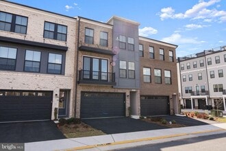 Building Photo - 43421 Farringdon Sq