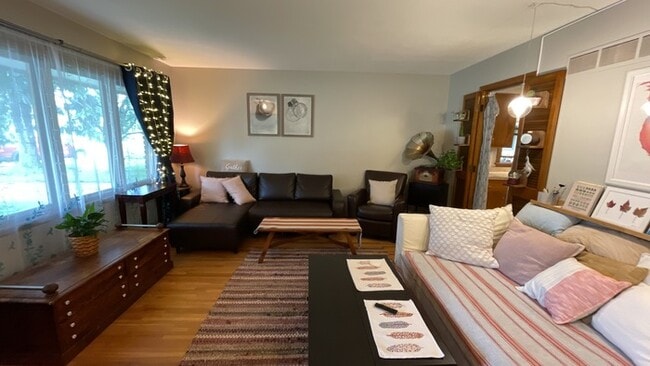 Building Photo - Abba Ranch Home is a 3bd/2br gorgeous design!