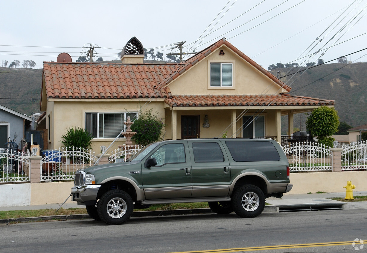 Building Photo - 910 N Olive St