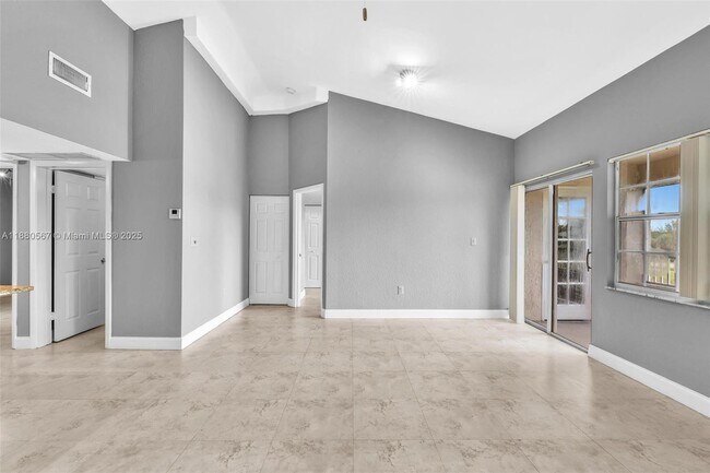 Foto del edificio - 2841 N Oakland Forest Dr