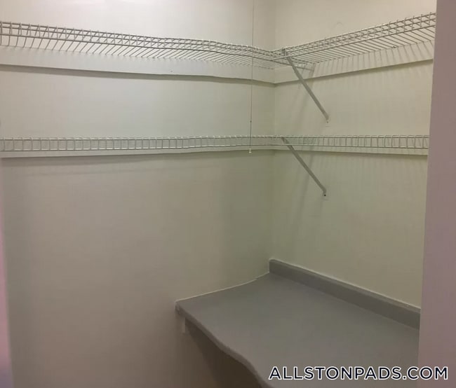 Building Photo - 9 Barrows St