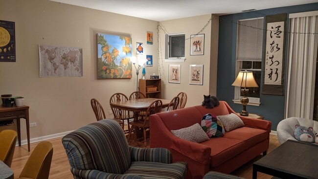 Living room facing Dining - 1422 S Halsted St