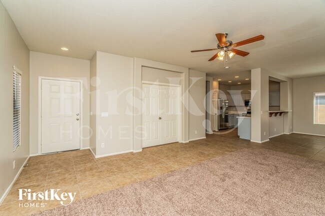 Foto del edificio - 931 W Oak Tree Ln