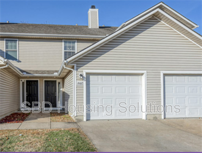 Foto principal - 106 NE Dogwood St