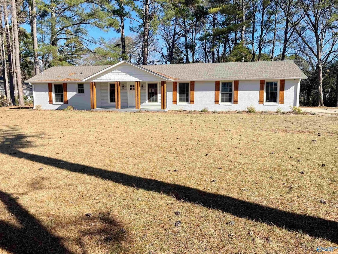 Primary Photo - 9115 Camille Dr SE