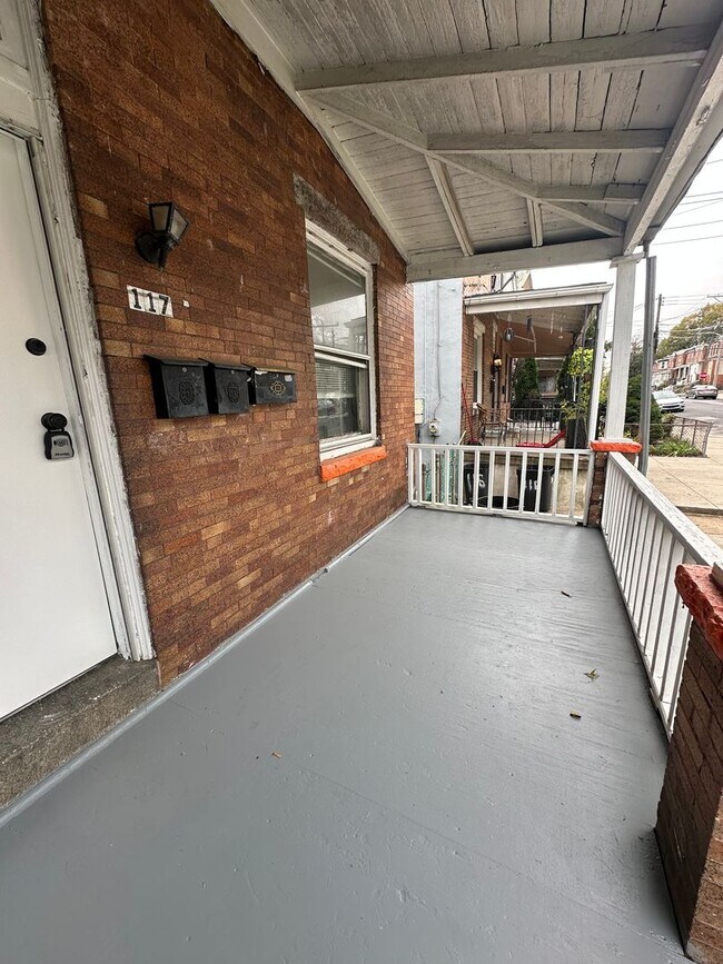 Building Photo - 117 N Front St