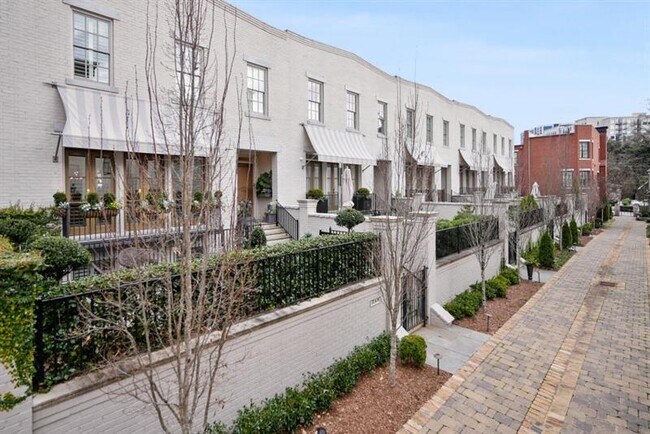 Building Photo - 218 Calypso Cir NW