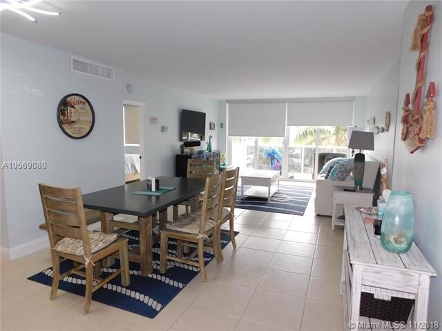 Building Photo - 3140 S Ocean Dr