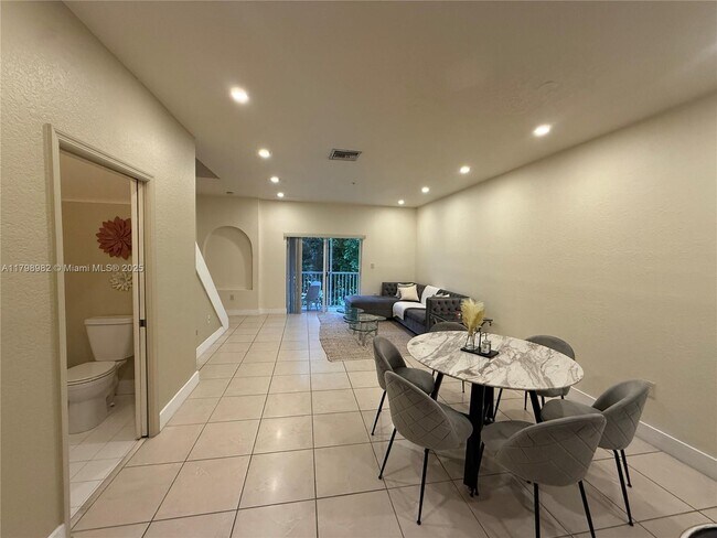 Foto del edificio - 5660 NW 115th Ct