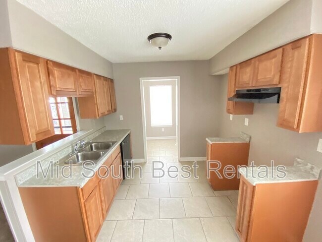 Building Photo - 4596 Summer Creek E