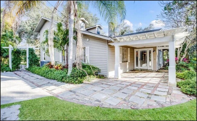 Foto del edificio - Furnished home on Palma Sola Bay with dock...