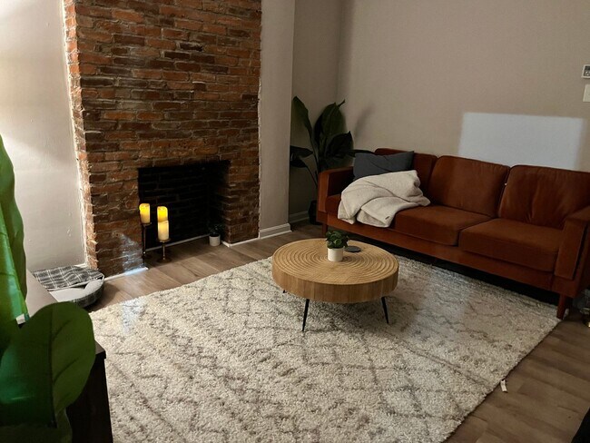 Foto del edificio - 2BR/1BA Townhouse in Central Northside! September 1 Move in!
