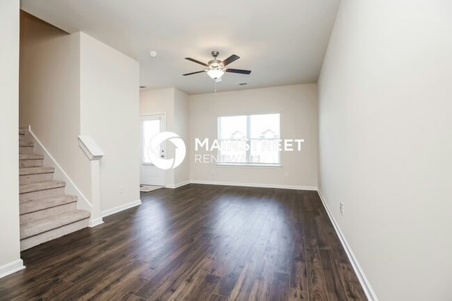 Building Photo - 3 Bedroom Pet-Friendly Home in La Vergne, TN with Main Street Renewal
