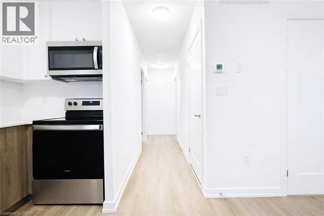 Building Photo - 40 Palace St