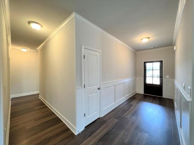 Photo - 130 Hawthorn Ln House