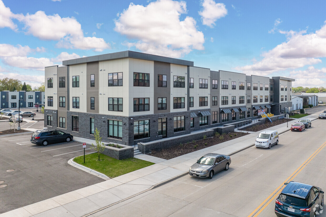 Primary Photo - Berkshire Ashwaubenon Townhomes