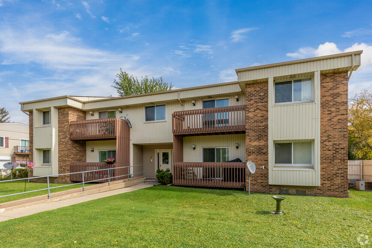 35775 Union Lake Road - Ramsgate Square Apartments