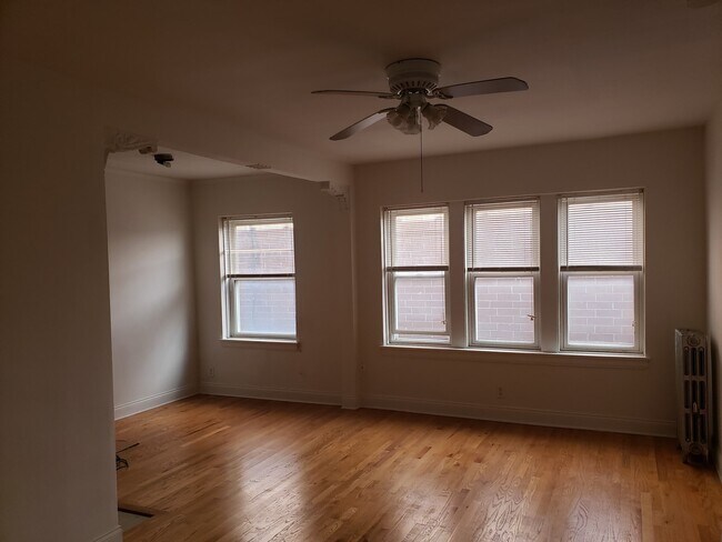 Foto del edificio - 4824 N Damen Ave.