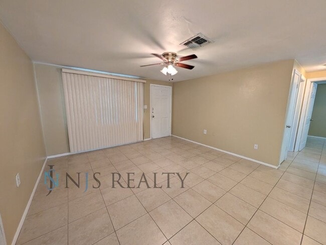 Building Photo - Welcoming 2bed/1.5bath home: 1080sqft, tile throughout, upgraded kitchen/bath & BONUS room!