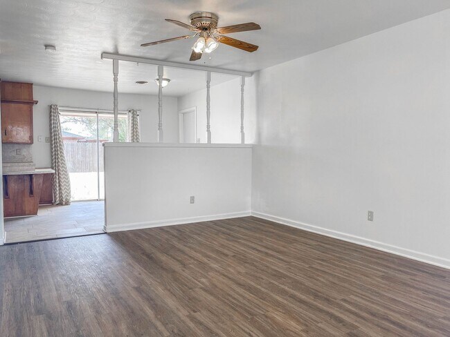 Foto del edificio - Pre-Leasing - 3 bed 2 bath