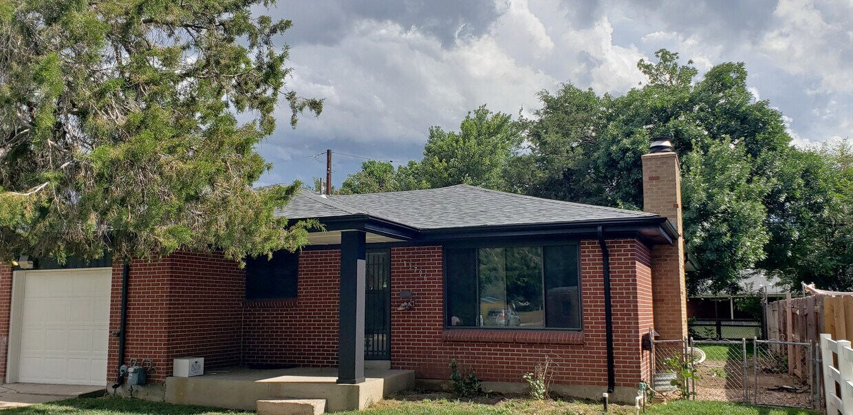 Primary Photo - 13796 E 25th Ave